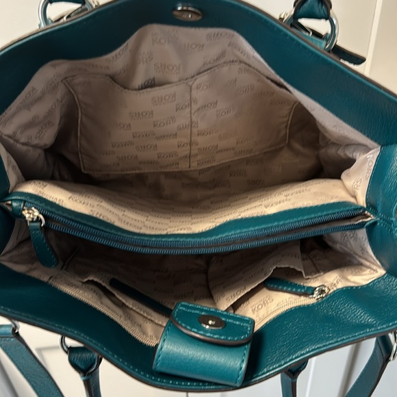 Practically new Michael Kors Satchel. - Picture 3 of 5